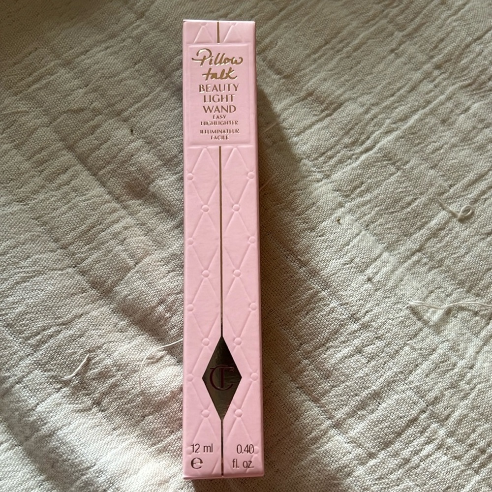 COPY - Charlotte Tilbury BEAUTY LIGHT WAND PILLOW TALK MEDIUM